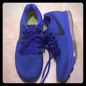 Men’s blue Nike’s!